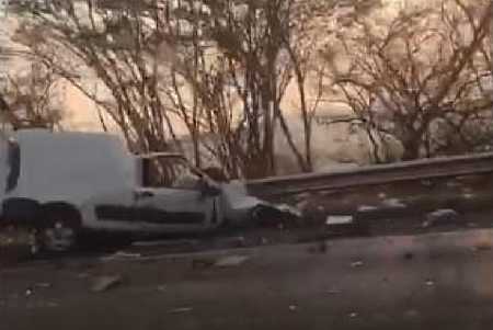 Colisão frontal entre carreta e Fiat Fiorino nas proximidades do Motel Clímax, em Jales, pode ter causado vítima fatal