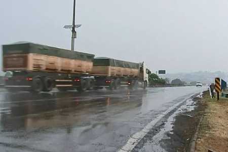 Chuva fraca alivia calor intenso e ajuda a dissipar fumaça de queimadas no noroeste de SP