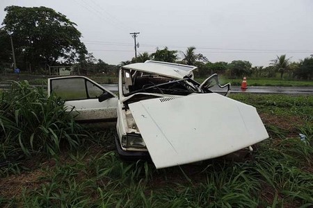 Motorista morre em acidente entre carro e carreta em rodovia de Olímpia