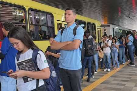 Passageiros reclamam sobre o atraso no horário e superlotação de linha do transporte público em Rio Preto: ´Tarifa é alta´