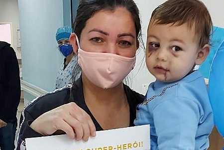 Bebê ferido durante ataque em creche de SC recebeu alta no Dia das Mães