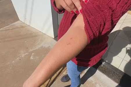 Professora tenta separar briga entre alunas e acaba agredida com puxões de cabelo em escola estadual