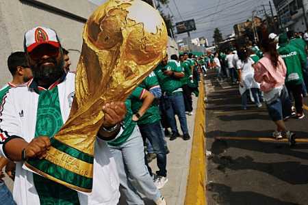México abre a Copa em meio a paixão, festas e protestos