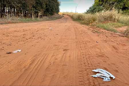 Casal de ciclistas é atropelado por carro em estrada rural no interior de SP; mulher morreu e motorista fugiu