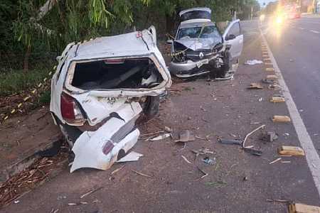 Acidente com dois carros em avenida de Rio Preto deixa quatro pessoas gravemente feridas