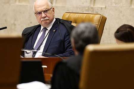 Fachin dá 24h para derrubada total de sigilo do caso Master