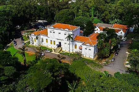 Anvisa e Butantan avaliam desenvolvimento de vacina trivalente contra covid-19
