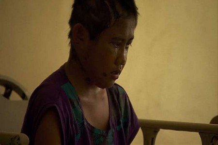 Filipina de 13 anos é resgatada após 6 dias ao lado de corpos