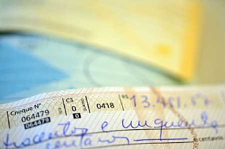 Empresário tem mais de R$ 102 mil furtados em folhas de cheque