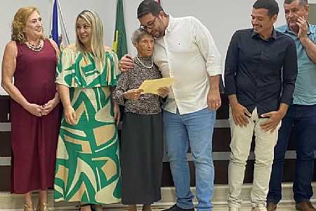 Uma filha, sete irmãos e 21 sobrinhos: mulher considerada moradora mais velha de Glicério recebe homenagem: ´Lúcida e independente´