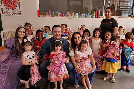 Prefeitura de Macedônia Encerrra Semana da Criança nas Escolas com Festa e Diversão