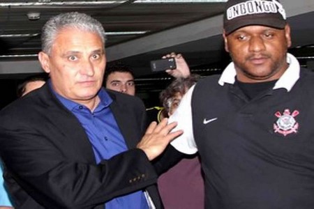 Elenco pede, e diretoria corintiana resolve manter Tite no comando