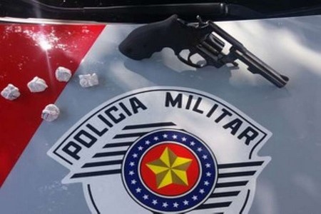Alunos são flagrados com arma dentro da sala de aula em Araçatuba