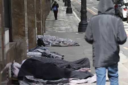 Governo de SP quer mandar moradores de rua para sítios no interior do estado