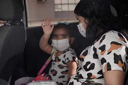 Menina de 3 anos que recebeu doação de coração em tempo recorde em hospital no interior de SP recebe alta