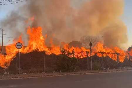 Incêndio em ponto de apoio causa muita fumaça; bombeiros foram acionados para conter as chamas