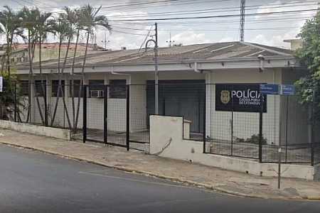 Homem é morto com pedaço de madeira em fábrica de caixotes após suposto encontro amoroso