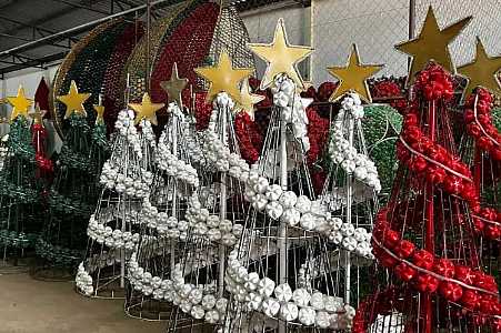 Sonho de Natal 2024 começa a ser instalado em Santa Fé do Sul