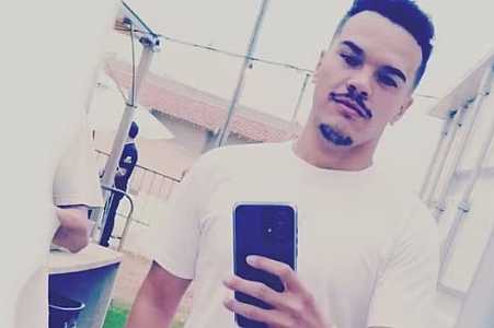 Auxiliar administrativo morre ao bater motocicleta em lateral de ônibus em Penápolis