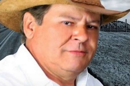 Corpo de cantor sertanejo Dombar é enterrado em Votuporanga, SP