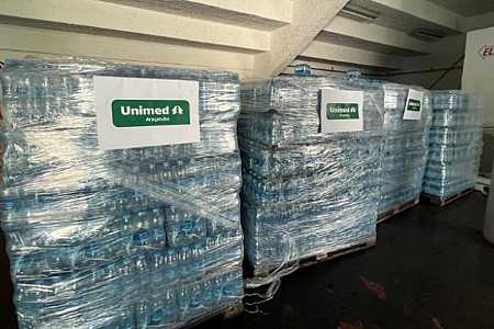 Unimed Araçatuba realiza doação de 15 mil garrafas de água mineral para o Rio Grande do Sul