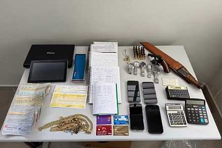 Polícia apreende joias, veículos e folhas de cheque em operação para combater esquema de empréstimos com cobrança de juros abusivos