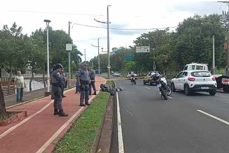 Motociclista morre ao ser atropelado por caminhão em avenida de Rio Preto