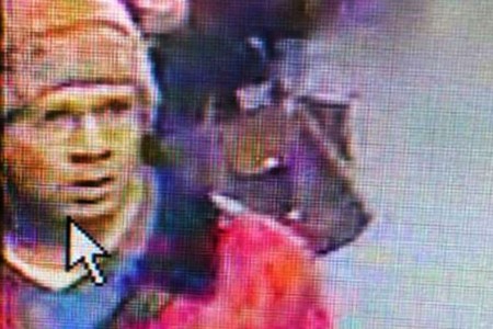 Suspeito de ser o atirador de Paris é transferido para prisão