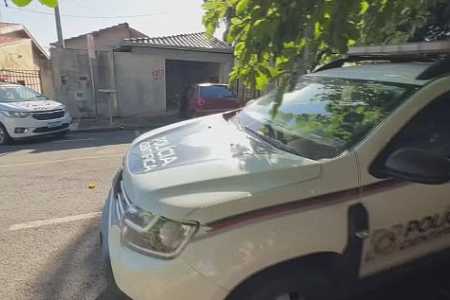 Casal é baleado em casa na presença dos filhos por suspeito procurado por estupro de vulnerável em Rio Preto