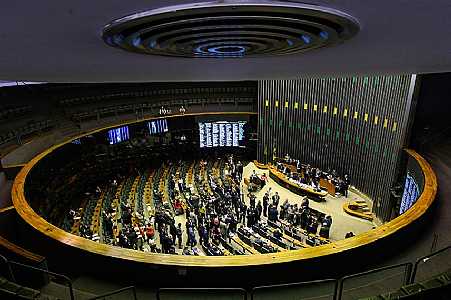 Sem justificativa, Congresso aumenta fundo eleitoral bilionário em 185%