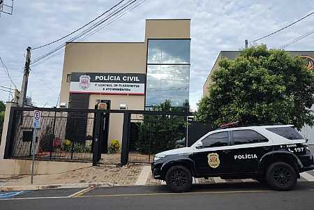 Homem é salvo por celular no bolso da camisa ao ser atingido por tiro no peito durante assalto no interior de SP
