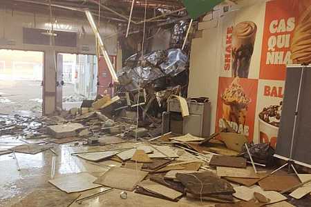 Explosão de botijão de gás destrói restaurante em hipermercado de Rio Preto