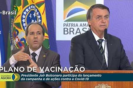 Plano de vacinação: governo negocia 350 mi de doses e cita compra da Coronavac