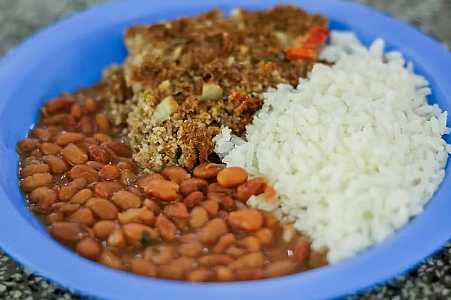 Inscrições para almoço de estudantes em escolas da região durante férias terminam na terça-feira