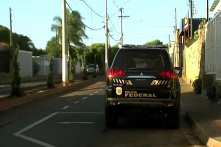 PF faz operação para investigar desvio de verbas na prefeitura de Urânia