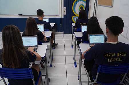 Gestão Tarcísio vai usar ChatGPT para produzir aulas digitais no lugar de professores