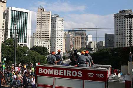 Corpo de Bruno Covas é sepultado em Santos