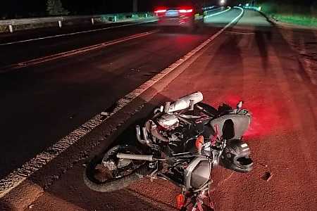 Motociclista fica ferido após ser atingido por carro em rodovia de Santa Fé do Sul