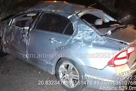 Motorista morre após invadir pista contrária e capotar carro na rodovia Washington Luís em Rio Preto