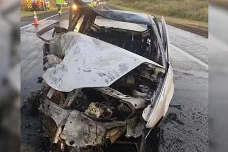 Batida frontal entre carros deixa feridos em Santo Antônio do Aracanguá