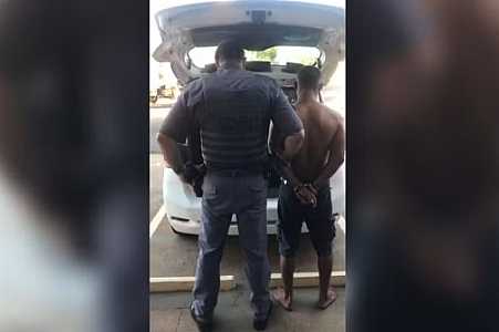 Polícia é chamada por vizinhos após homem pular muros e telhados e descobre assassinato em Pereira Barreto