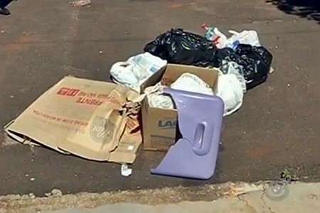 Moradores de Jales sofrem com lixo acumulado pelas ruas da cidade