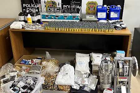 Polícia apreende frascos de anabolizantes e insumos em laboratório clandestino