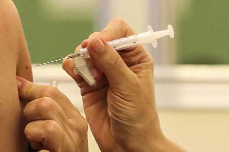 Imunidade pós-vacina pode demorar semanas, dizem especialistas