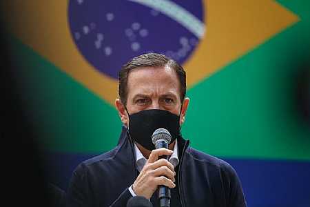 Doria anuncia previsão da chegada de insumos vacinais para o dia 26