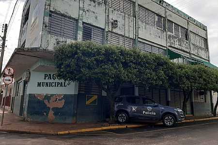 Prefeito de Palestina é detido em operação que investiga desvio de verbas para combater a covid-19