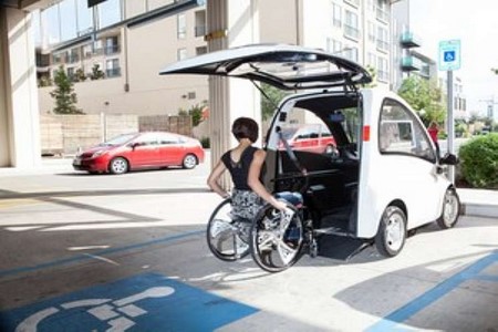 Empresa cria carro exclusivo para cadeirantes