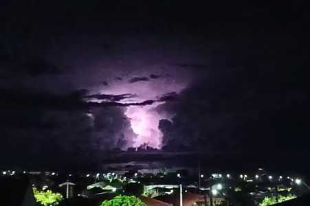 Relâmpagos sem fim: céu é palco de ´show´ de clarões por cerca de 45 minutos sem parar no interior de SP
