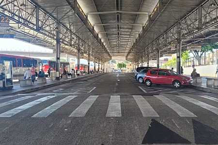 Mulher com bebê é socorrida em estado de surto no terminal rodoviário de Rio Preto