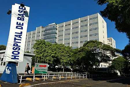 Dois moradores são hospitalizados após incêndio em edícula no Jardim Santo Antônio em Rio Preto
